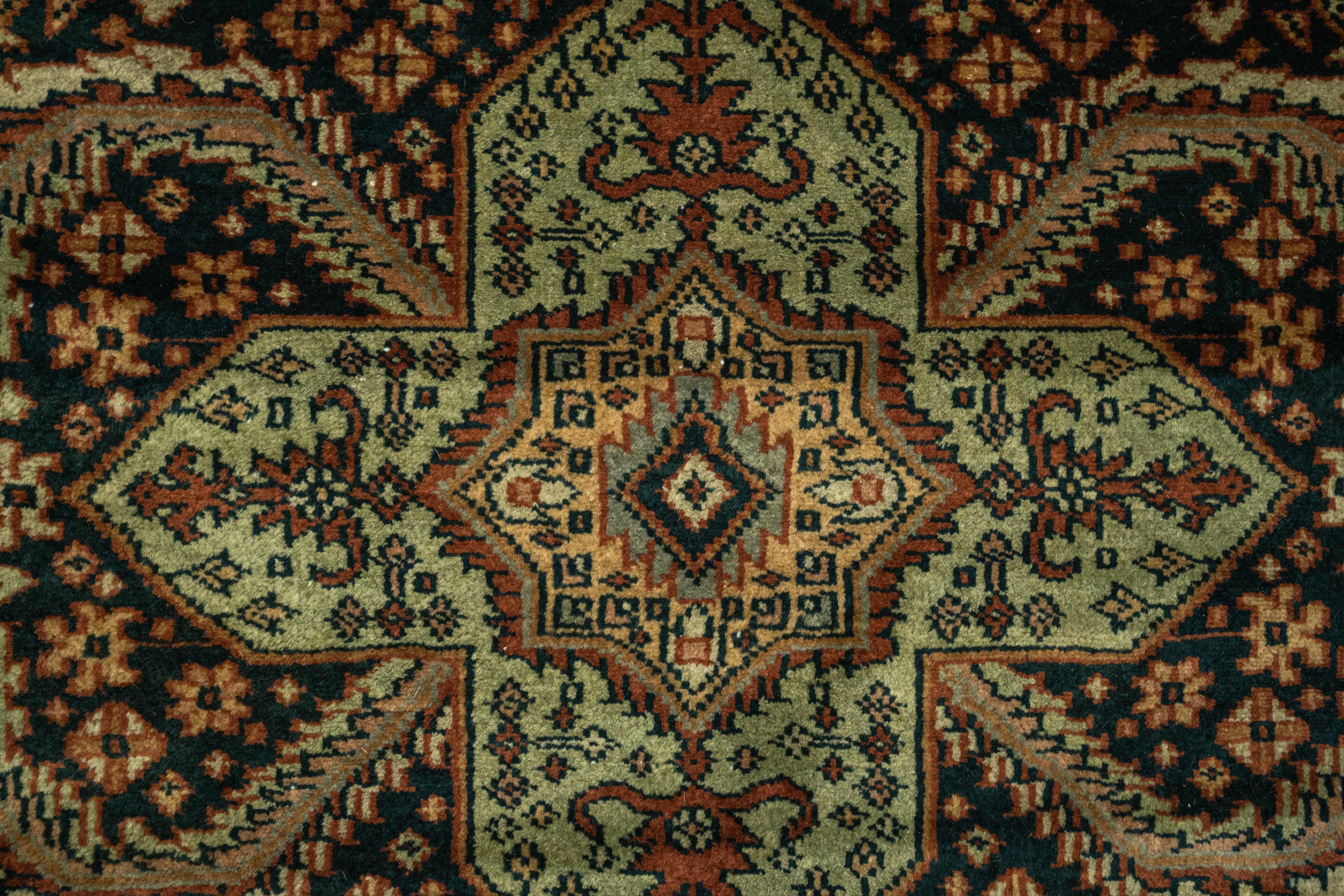 Handknotted Modern Carpet DIA- 97 BAKTYARI